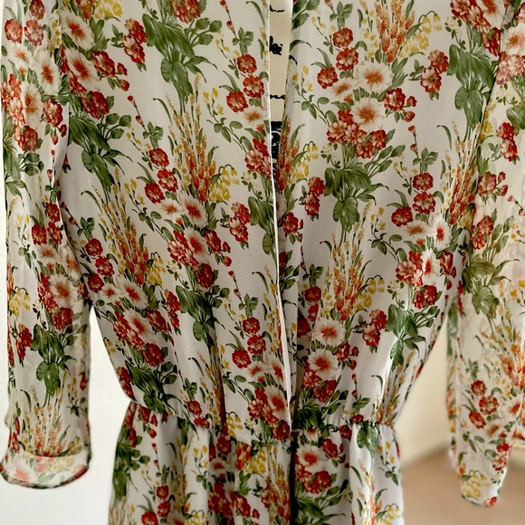 Everly Floral Rompers - Picture 5 of 8